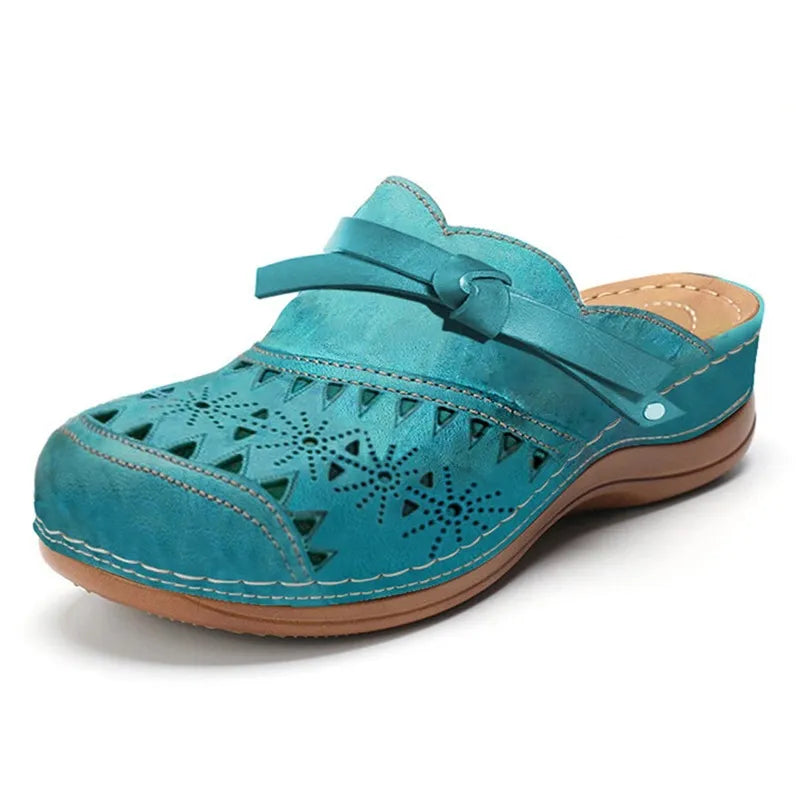 Lya clogs detail