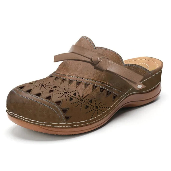 Lya clogs detail