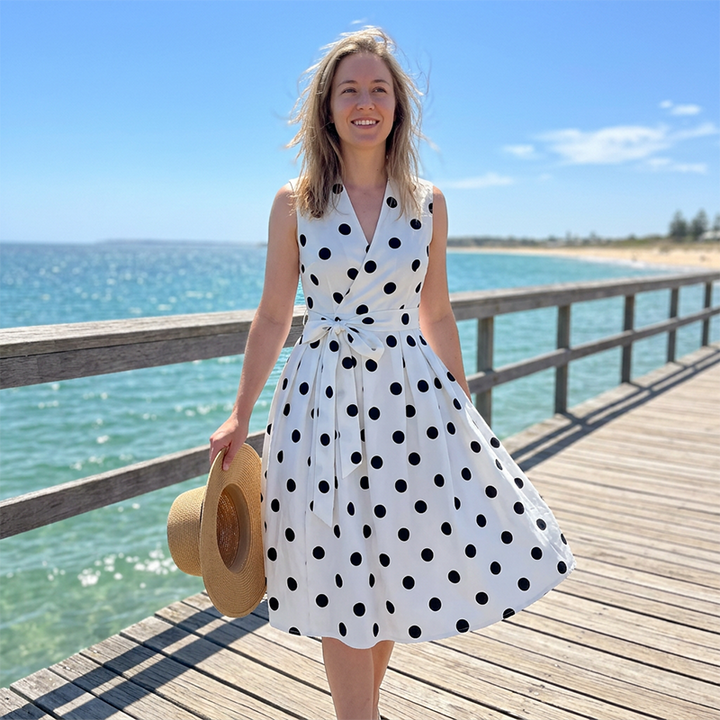 Dotty – Polka Dot V-Neck Dress