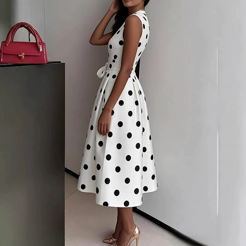 Dotty – Polka Dot V-Neck Dress