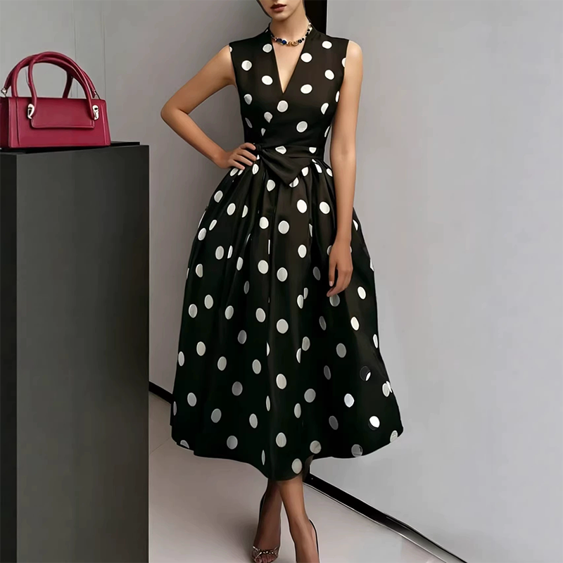 Dotty – Polka Dot V-Neck Dress